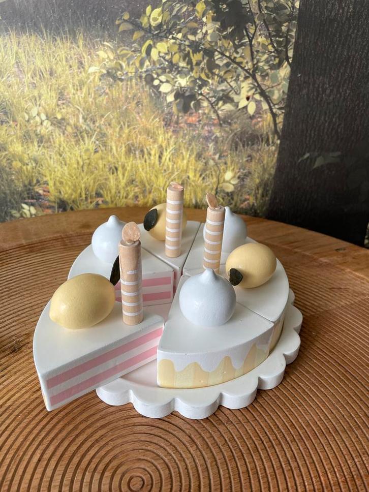 Houten verjaardagstaart met kaarsjes en decoratie Jabadabado, Kinderen en Baby's, Speelgoed | Houten speelgoed, Nieuw, Meubelstuk of Keukentje