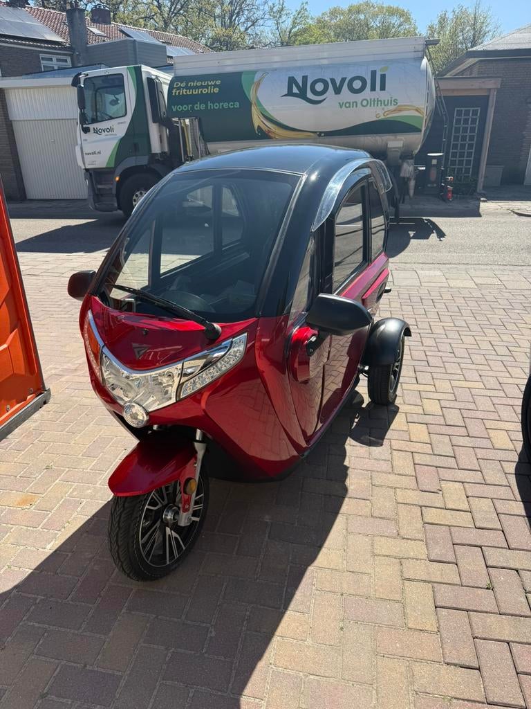MOVE Vigorous InnerCity Rood-Zwart - 45kmh 3700km (mc 0429), Ophalen, Zo goed als nieuw