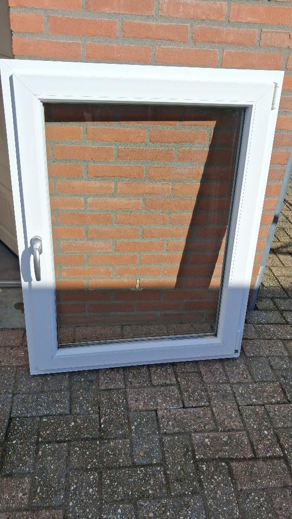 Kunststof draai kiepraam, Doe-het-zelf en Verbouw, Kozijnen en Schuifpuien, Kunststof, Gebruikt, Raamkozijn, Inclusief glas