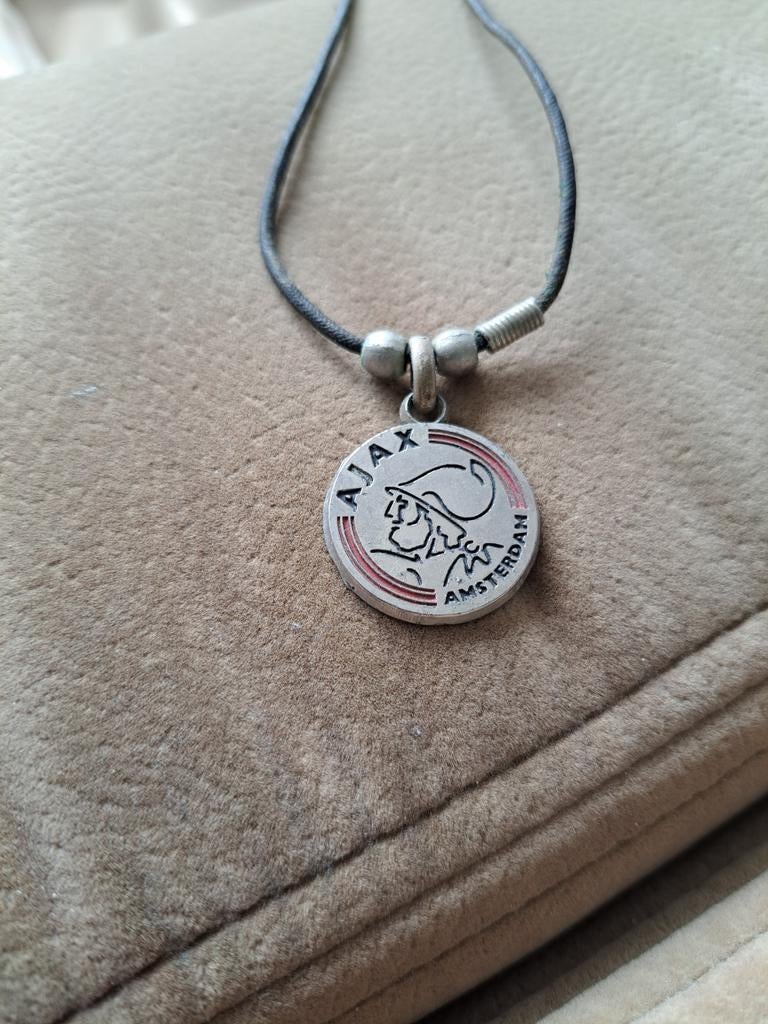 Prachtige AJAX hanger aan zwart verstelbaar koord Z.G.A.N, Ophalen of Verzenden, Zo goed als nieuw, Ajax, Overige typen