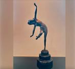 Bronzen beeld van danseres, Ophalen