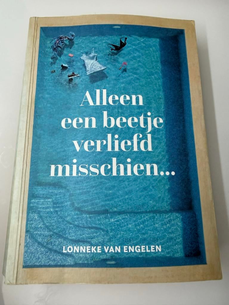 Twee romans van Lonneke van Engele, Boeken, Ophalen of Verzenden, Gelezen, Nederland