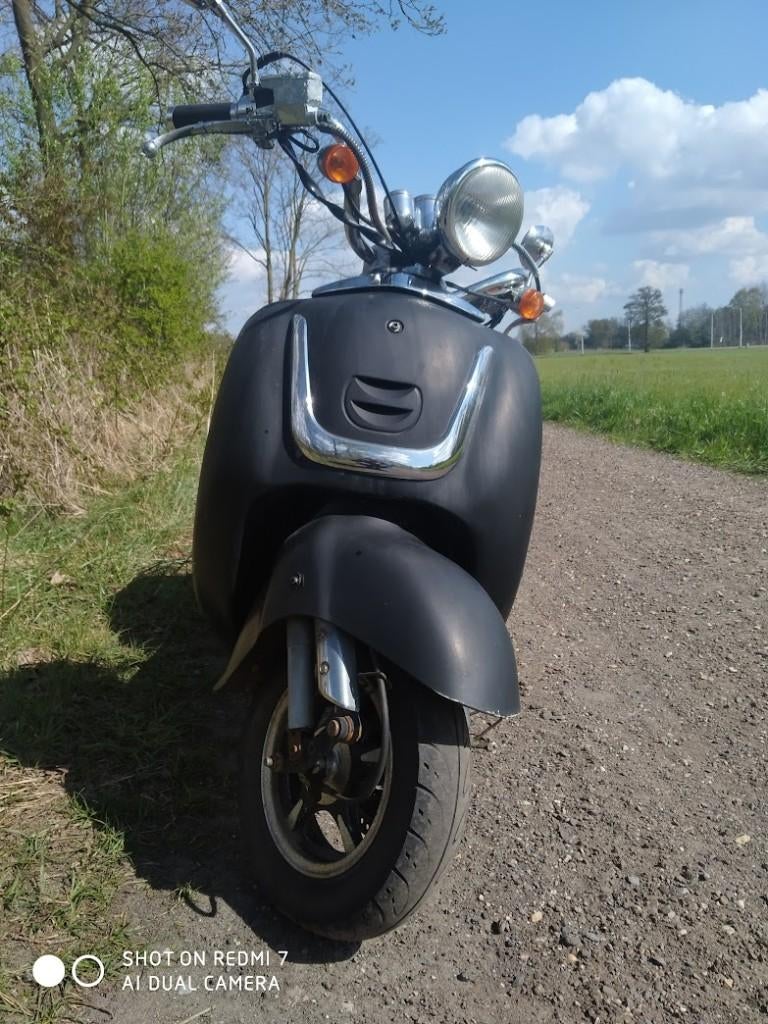 Grand Retro Scooter Geel Kenteken!, Fietsen en Brommers, Ophalen, Gebruikt, Benzine, Fosti