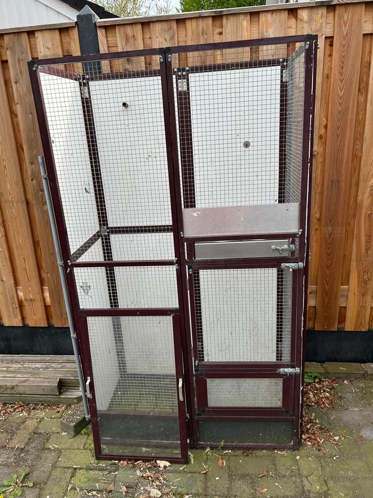 Leuke volière tekoop, Dieren en Toebehoren, Vogels | Hokken en Kooien, Ophalen of Verzenden, Zo goed als nieuw, Hout, Volière