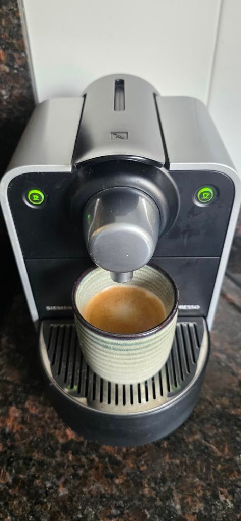 Siemens Nespresso apparaat, Gebruikt, Espresso apparaat, Ophalen of Verzenden, 4 tot 10 kopjes