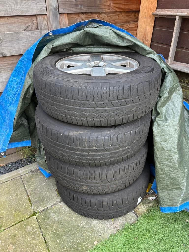 Volvo 17 inch Winter velgen set. 235/65/17, Ophalen, Zo goed als nieuw