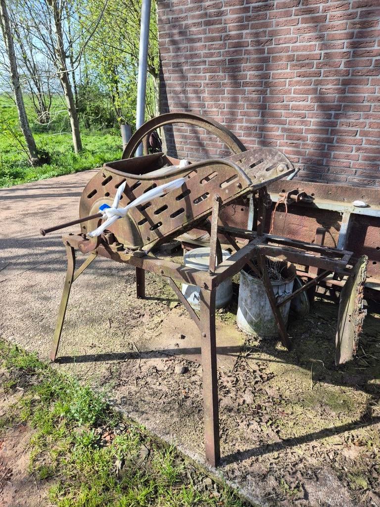 Antieke bietenmolen, Ophalen