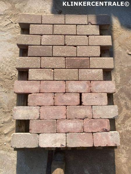 110m2 heide rood betonklinkers keiformaat straatstenen bkk b, Tuin en Terras, Tegels en Klinkers, Bij dit gebruikte product niet te achterhalen