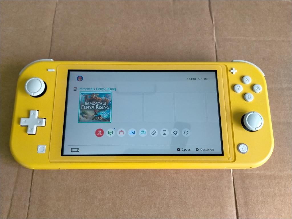 gele nintendo switch lite met oplader en 1 game, Ophalen, Geel, Zo goed als nieuw, Met beschermhoes of tas