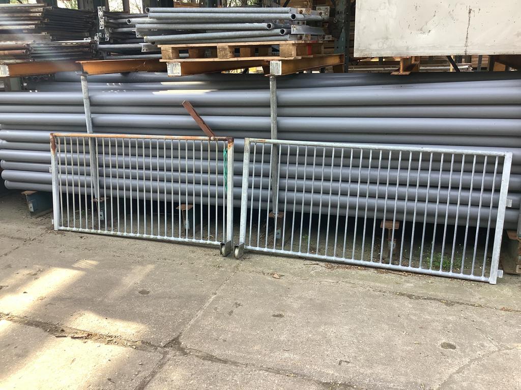 Stal inventaris, poort, hek, drinkbak, Ophalen, Met poort, Gebruikt, .