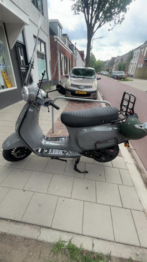 Senzo scooter - Zo goed als nieuw, Fietsen en Brommers, Scooters | Overige merken, Ophalen, Zo goed als nieuw, Maximaal 45 km/u