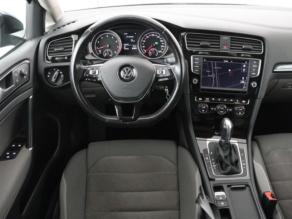 Volkswagen Golf 1.4 TSI ACT Connected Series | Panoramadak |, Auto's, Gebruikt, Euro 6, 4 cilinders, 150 pk
