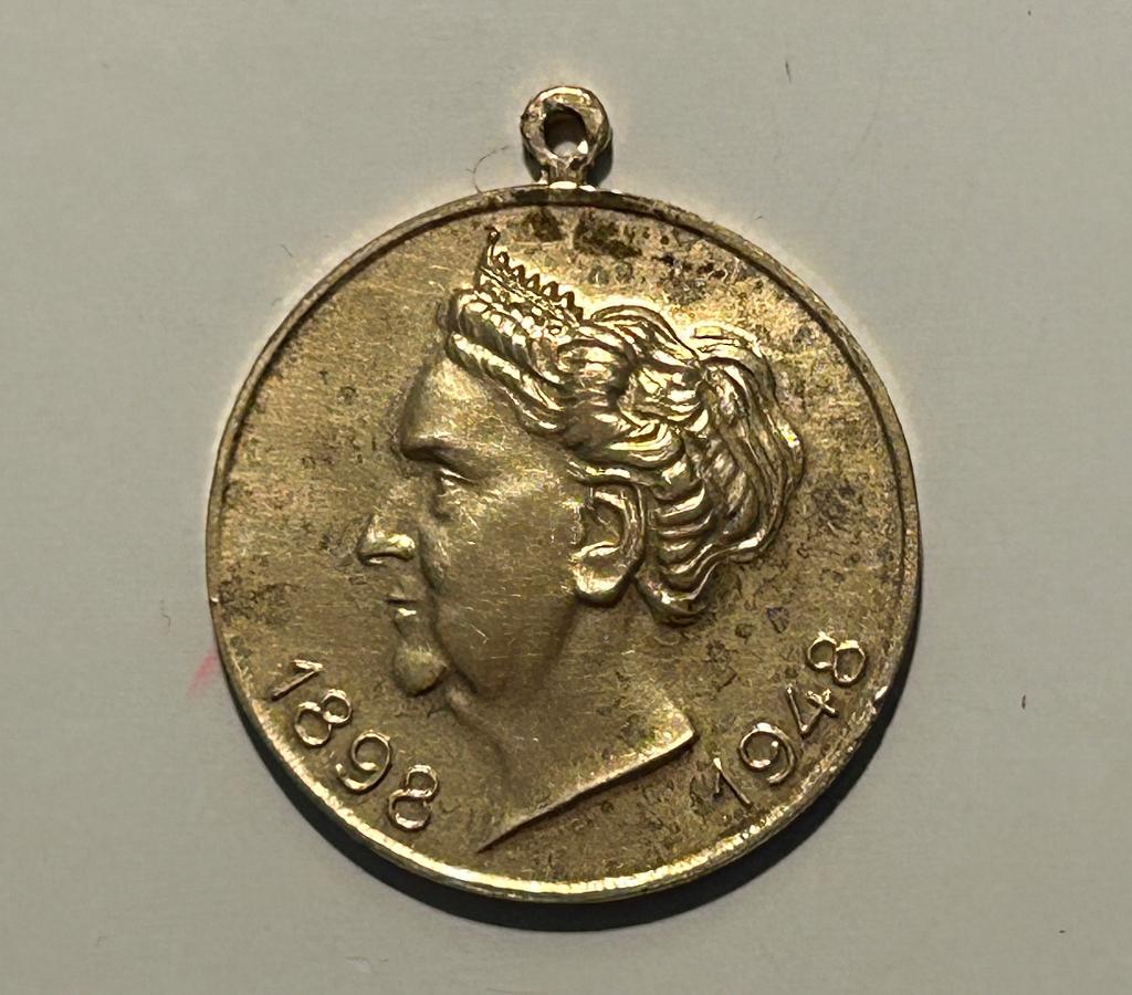 penningen / draagpenningen Wilhelmina 50 jaar 3 stuks, Postzegels en Munten, Ophalen of Verzenden, Overige materialen, Nederland