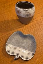 Decoratieve schaal en vaas - Zilverkleurig met bloemmotief, Overige materialen, Schaal, Ophalen of Verzenden, Zo goed als nieuw