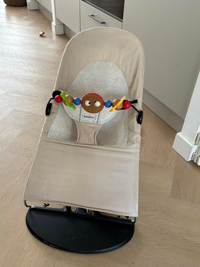 BabyBjörn wippertje met speelboog - baby bjorn, Kinderen en Baby's, Wipstoeltjes, Gebruikt, Wipstoel, Met gordel(s) of riempje(s)