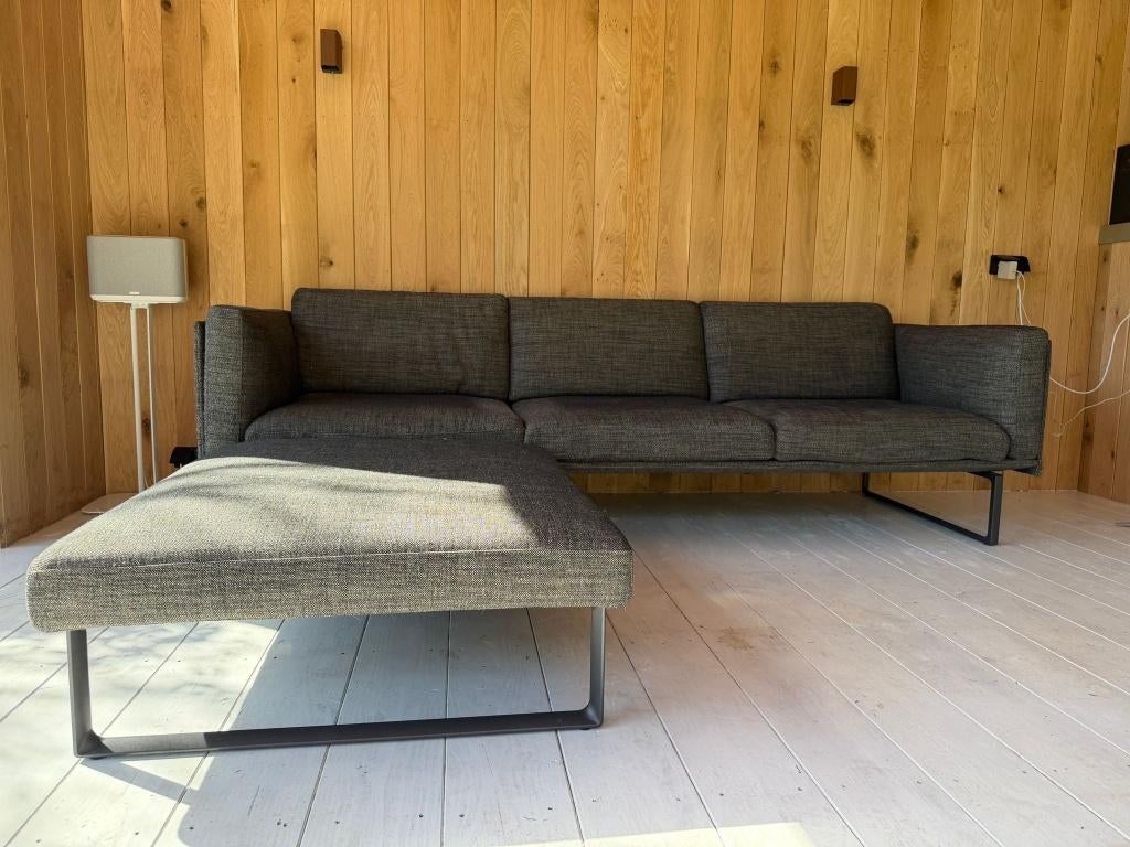 Cassina Bank Otto + Pouffe Otto, Huis en Inrichting, Banken | Bankstellen, Gebruikt, Rechte bank, Driepersoons, 200 tot 250 cm