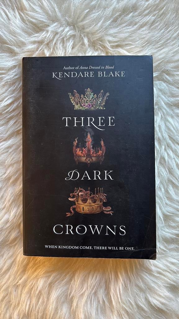 Kendare Blake - Three Dark Crowns, Ophalen of Verzenden, Zo goed als nieuw