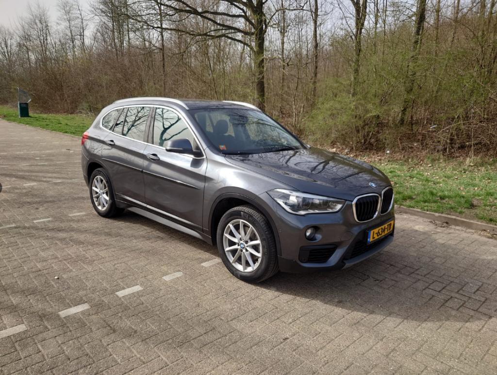 BMW X1 Sdrive18i 140pk Aut 2018 Grijs( antraciet ), Auto's, BMW, Stof, Particulier, 3 cilinders, 1405 kg