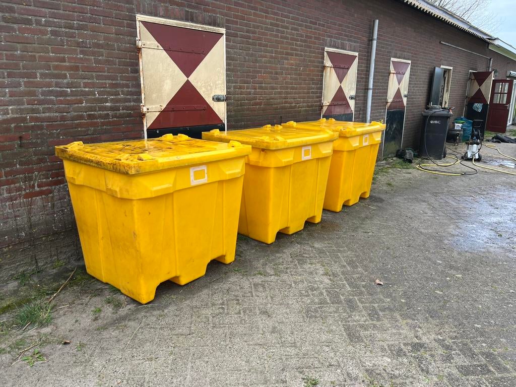 Drie grote schone opslagcontainers, Ophalen, Overige soorten