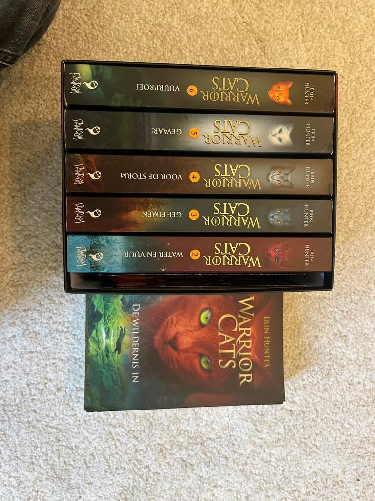 Warrior Cats: De Volledige Eerste Serie (6 Boeken), Boeken, Ophalen of Verzenden, Gelezen