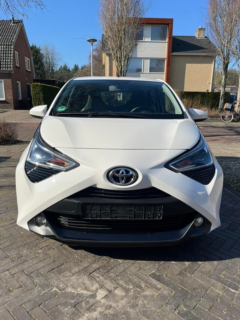 Toyota Aygo 1.0 Vvt-i Automaat X-shift 5D 2021 Wit, Stof, 4 stoelen, Wit, 19 km/l