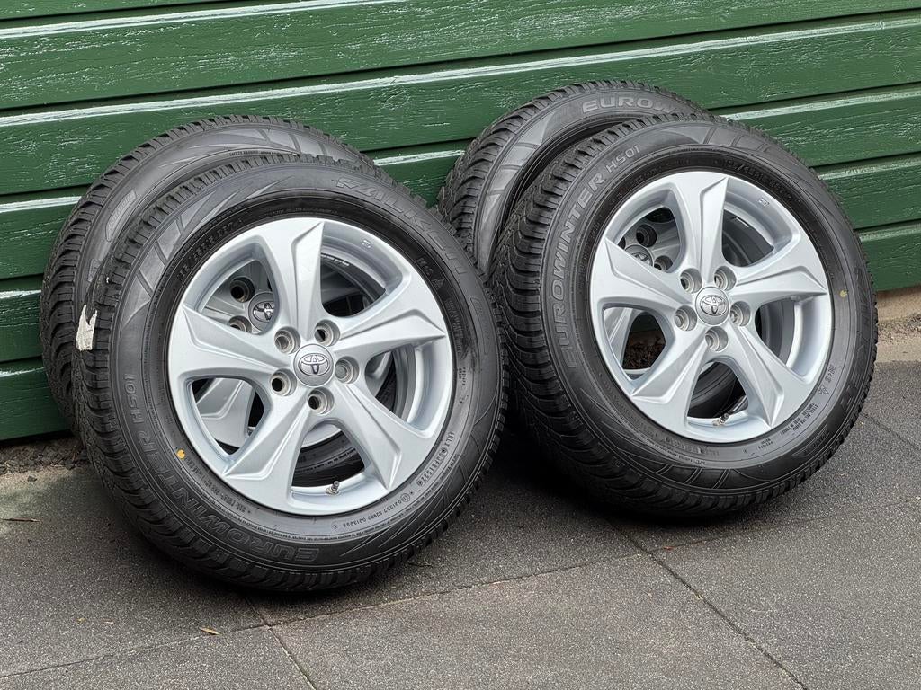 Originele Toyota Yaris (2019-..) winterbanden 15 inch, Auto-onderdelen, Banden en Velgen, Gebruikt, 15 inch, Banden en Velgen