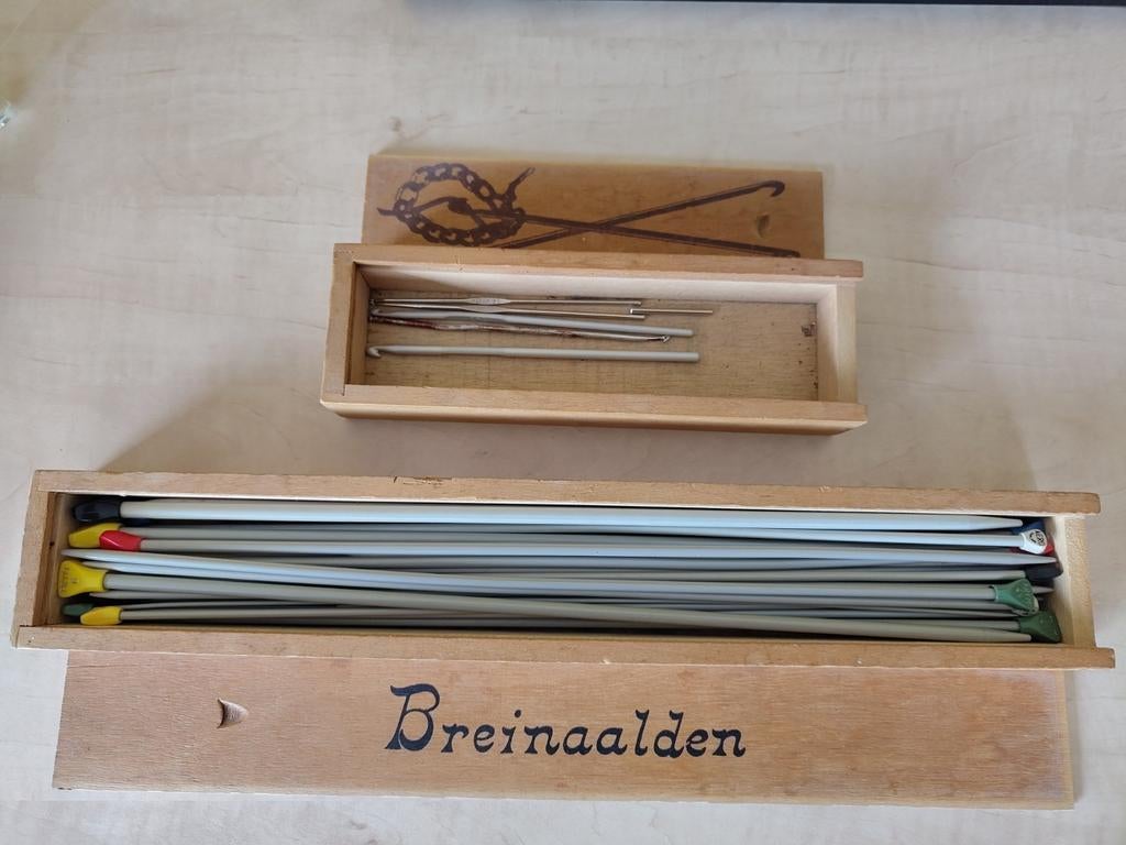Breinaalden en haaknaalden set met opbergbakjes, Ophalen of Verzenden, Gebruikt, Breien