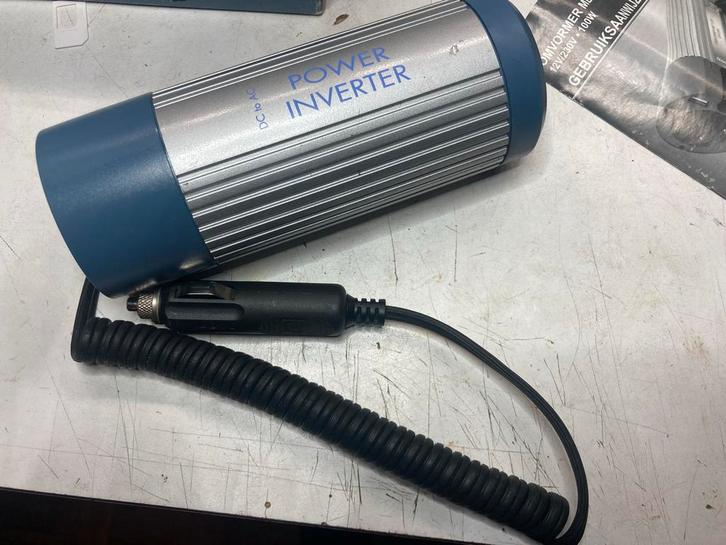 Omvormer om 12 volt naar 230V  om te zetten.  USB uitgang, Caravans en Kamperen, Kampeeraccessoires, Gebruikt, Ophalen of Verzenden