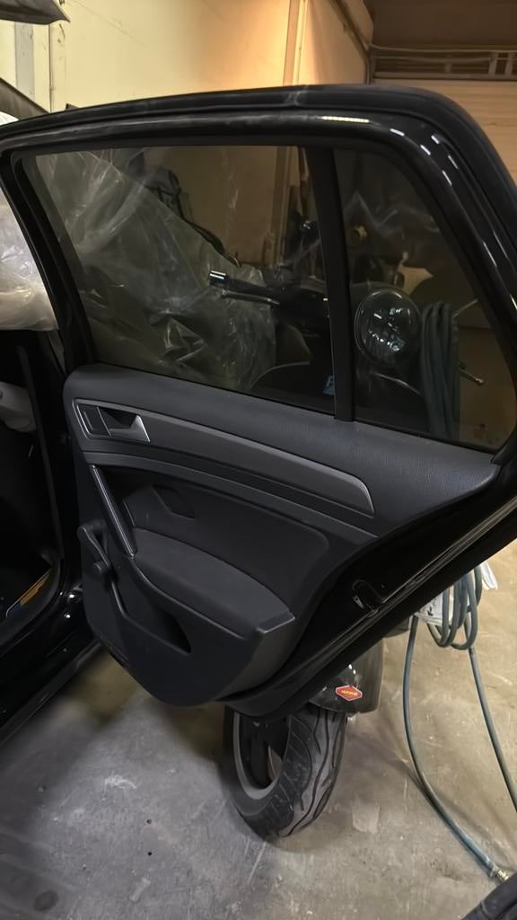 Golf 7 rechts achter portier compleet !, Ophalen
