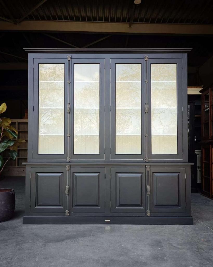 Franse zwarte vitrinekast | Verstelbare planken #8614, Huis en Inrichting, Kasten | Vitrinekasten, Niet ingevuld, 200 cm of meer