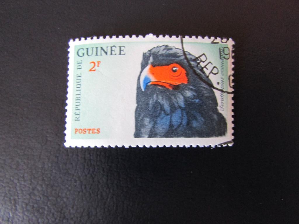 Postzegel Vogel: Bateleur-Arend uit Guinee, Ophalen of Verzenden, Gestempeld, Dier of Natuur