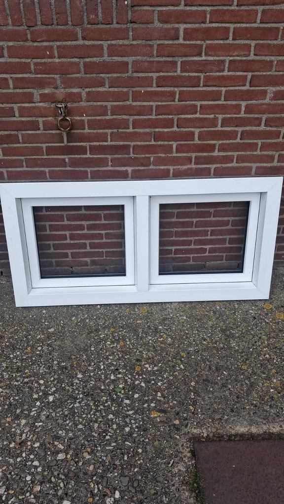 Kunststof Rehau kunstof Kozijn, Doe-het-zelf en Verbouw, Glas en Ramen, Gebruikt, Gevelraam of Ruit, Minder dan 80 cm, 120 tot 160 cm