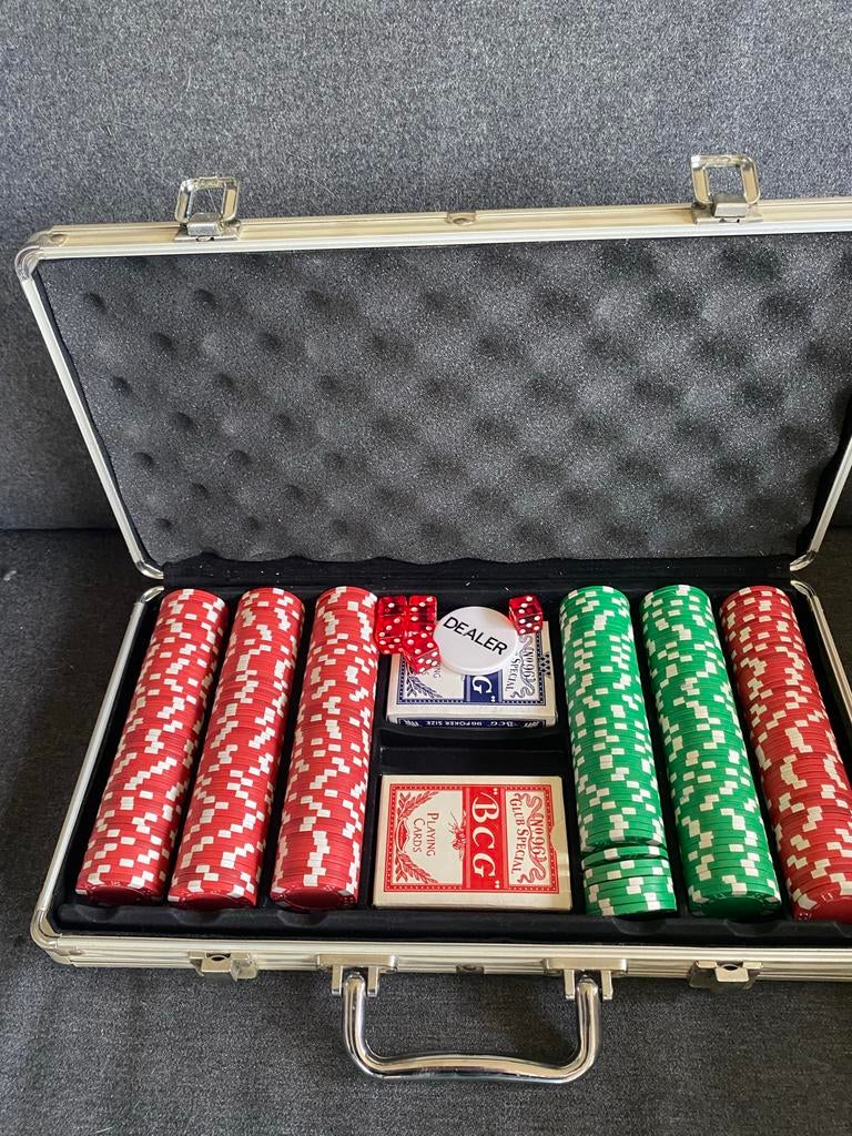 Poker Koffer met fiches, kaarten en dobbelstenen, Hobby en Vrije tijd, Vijf spelers of meer, Ophalen, Gebruikt