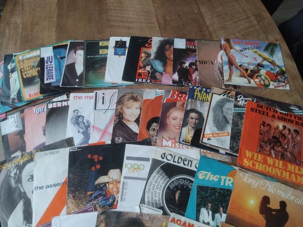 37 stuks vinyl singles, Ophalen