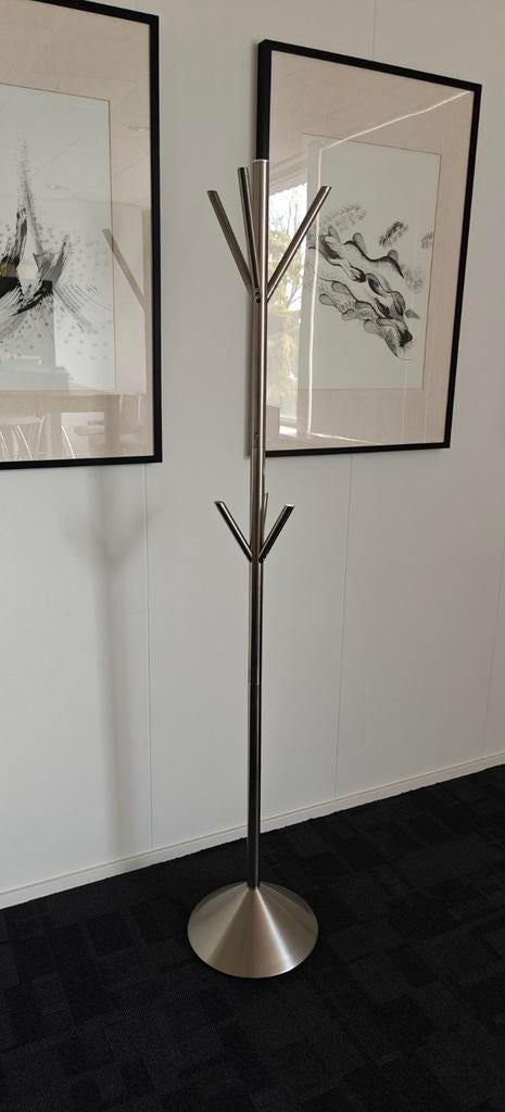 Moderne metalen staande kapstok, 173 cm hoog, Ophalen of Verzenden, Zo goed als nieuw, Metaal, Staande kapstok