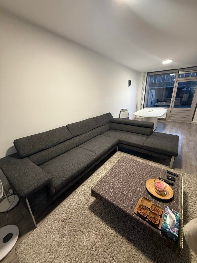 Comfortabele grijze hoekbank - Zo goed als nieuw, Huis en Inrichting, Banken | Bankstellen, 250 tot 300 cm, 100 tot 125 cm, Hoekbank