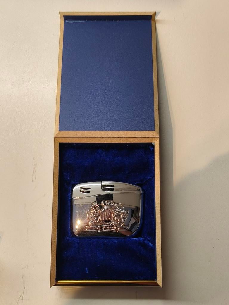 Vintage Philip Morris International Aansteker in Doos, Verzamelen, Ophalen of Verzenden, Zo goed als nieuw, Aansteker