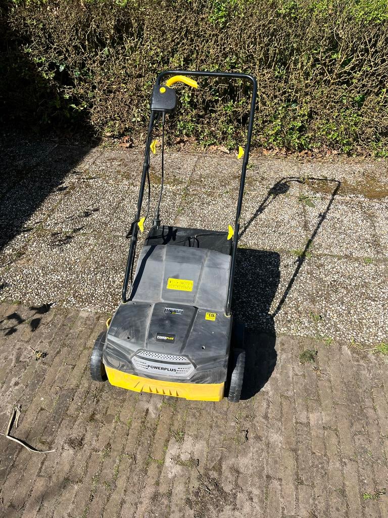 Elektrische Verticuteermachine - Powerplus, Ophalen, Zo goed als nieuw, Elektrisch
