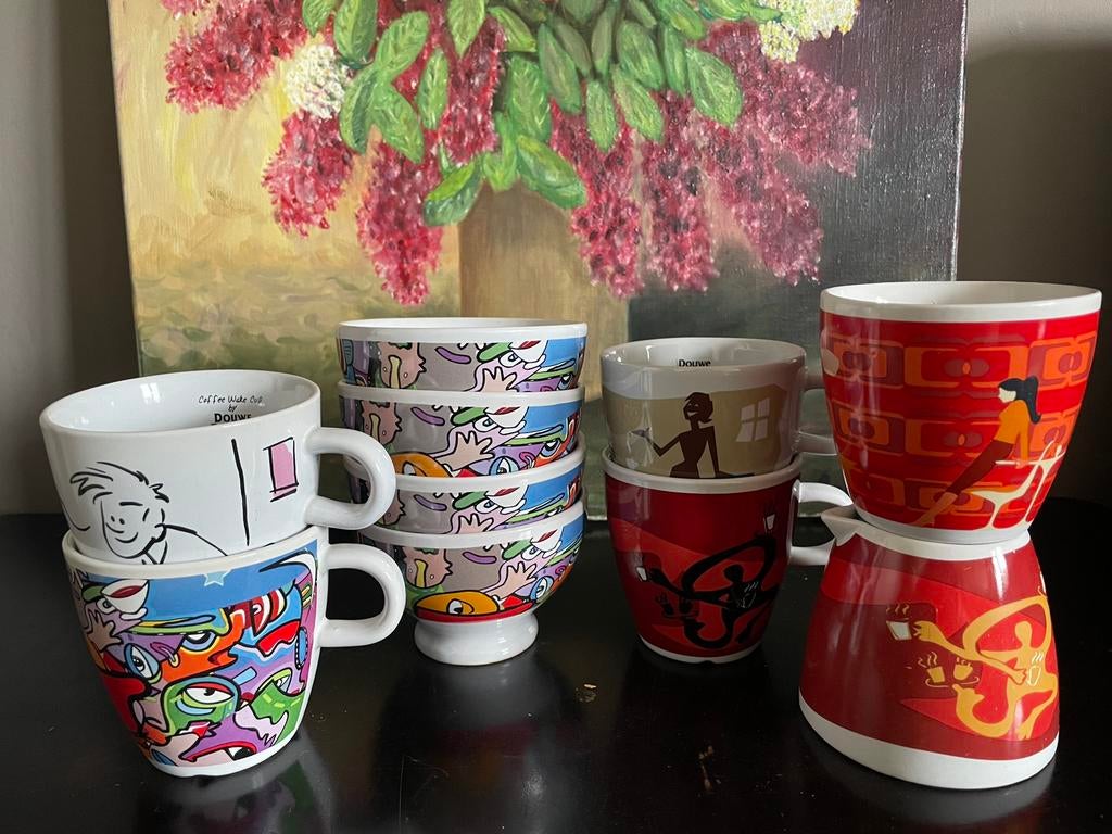 Kleurrijke Douwe Egberts mokken en schaaltjes 1 melkkannetje, Ophalen of Verzenden, Zo goed als nieuw, Overige stijlen, Kop(pen) en/of Schotel(s)