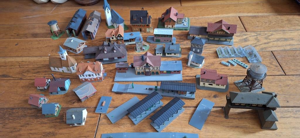Partij N spoor huisjes etc, Hobby en Vrije tijd, Modeltreinen | N-Spoor, Ophalen of Verzenden, Gelijkstroom of Wisselstroom, Brug, Tunnel of Gebouw