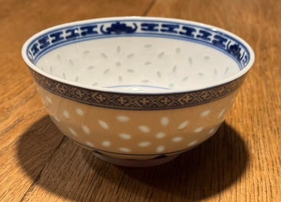 Vintage rijstkommetje van Chinees ‘rijstkorrel’ porselein, Antiek en Kunst, Ophalen of Verzenden
