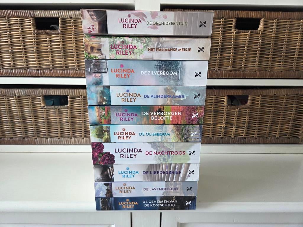 Lucinda Riley (10 boeken), Ophalen of Verzenden, Gelezen