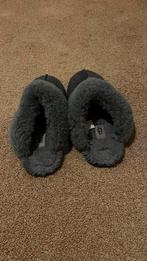 UGG Pantoffels - Grijs - Maat 40, Ophalen of Verzenden, Zo goed als nieuw, Grijs, Pantoffels of Sloffen