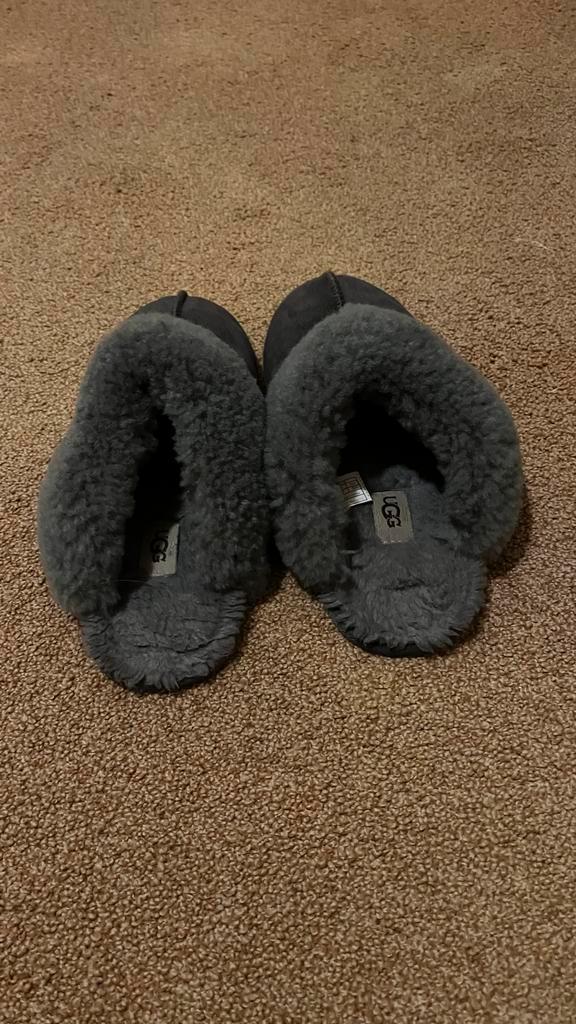 UGG Pantoffels - Grijs - Maat 40, Kleding | Dames, Schoenen, Zo goed als nieuw, Pantoffels of Sloffen, Grijs, Ophalen of Verzenden