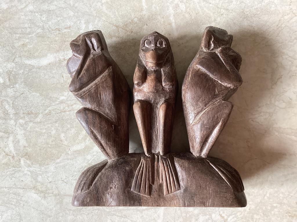 Horen Zien Zwijgen houtsnijwerk // hoog 11.5x12x3.5 cm, Ophalen of Verzenden