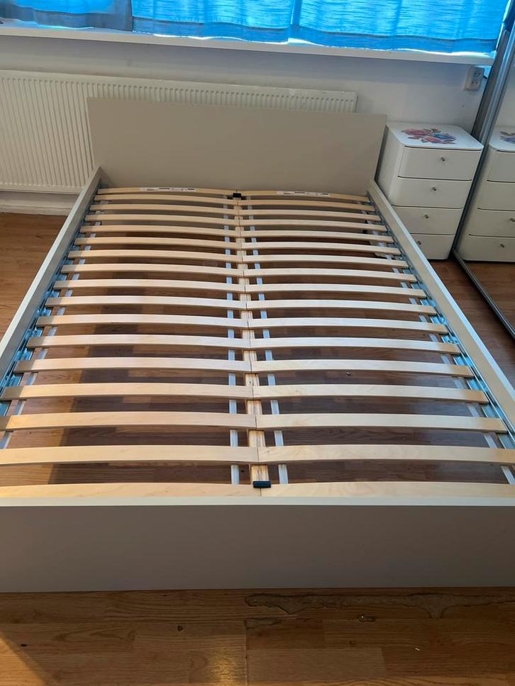 IKEA MALM Bedframe 140x200 cm met lattenbodem, Huis en Inrichting, Slaapkamer | Bedden, Gebruikt, Tweepersoons, 140 cm, 200 cm