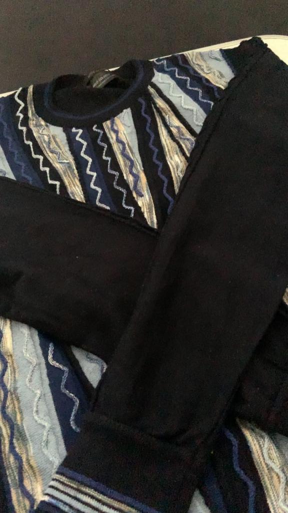 Carlo Colucci Trui - Zwart met Blauw/Wit Patroon, Ophalen of Verzenden, Zo goed als nieuw, Maat 52/54 (L), Zwart