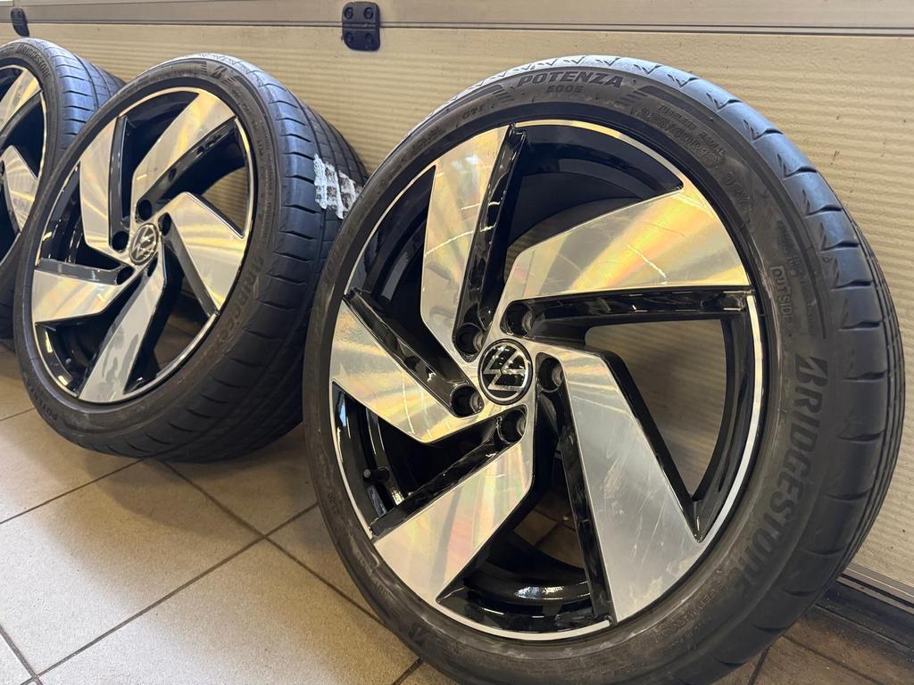 VW Golf 8 Richmond 18 inch zomerwielen, Auto-onderdelen, Banden en Velgen, 18 inch, Gebruikt, Banden en Velgen, Ophalen of Verzenden