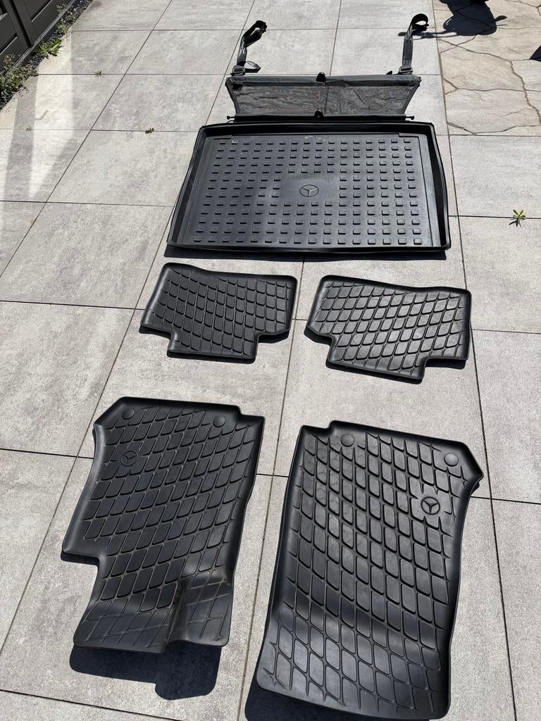 Mercedes-Benz GLC kofferbakmat, vloermatten en hondenrek, Ophalen of Verzenden, Zo goed als nieuw