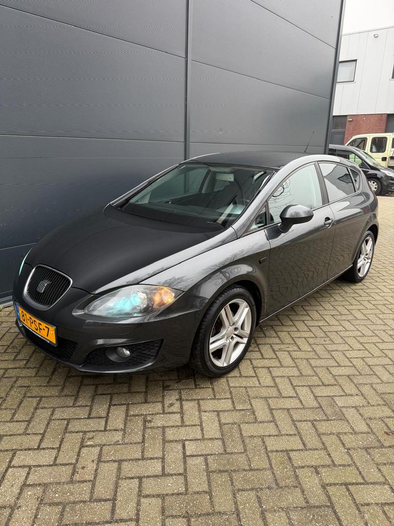 Seat Leon 1.2 TSI 77KW 2011 Grijs, Voorwielaandrijving, 4 cilinders, Leon, Origineel Nederlands